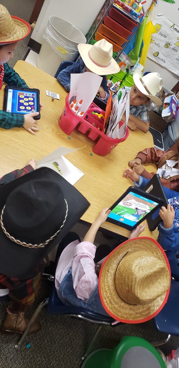 SraBaezSalazar's tweet photo. Our Digital Learning Day included using Chatterpix to retell stories 🐻, IStation, and Osmo. 📱🖥@ReesStars @AliefPreK @LoveSciTech @MireyaFromTX @KathyCherryAP @AliefTech #ReesDigiDay #DLDay https://t.co/iA1oY9My8W