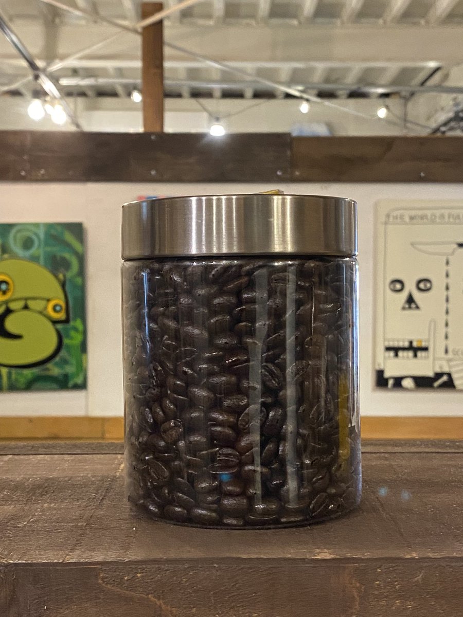 今週のコーヒーは、

{ Old-fashioned }
オールドファッション

AREA:Brazil(sun-dry)Guatemala(washed)
TASTE:darkroasted-almond
ROAST:italian roast

#coffee #コーヒー #中山珈琲焙煎所