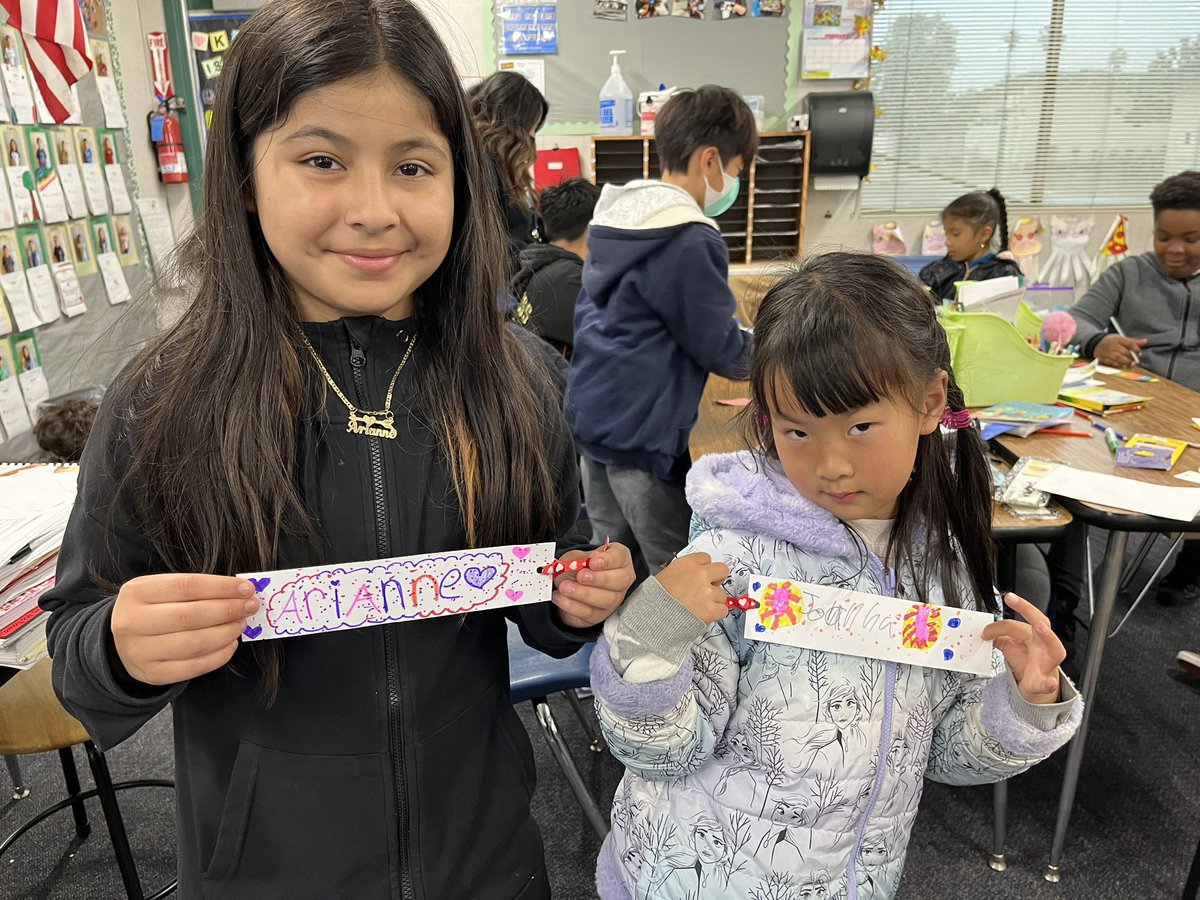 teachertbi's tweet photo. The 4th graders created bookmarks with their kinder #RascalBuddies and shared their self-published informational book with them. #WeAreReaders #WeAreWriters @micheleasprer @RascalPride https://t.co/m5E0mFXztS