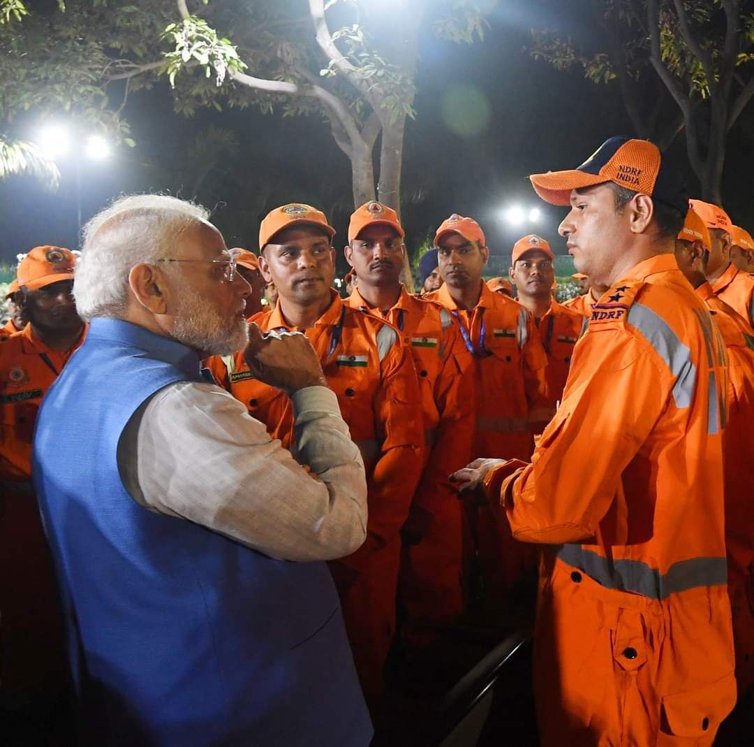 vikas_kr_gupta's tweet photo. Glimpses from the interaction with the human assistance and disaster relief personnel who were a part of #OPERATION_DOST https://t.co/ijkFtZdLUt
