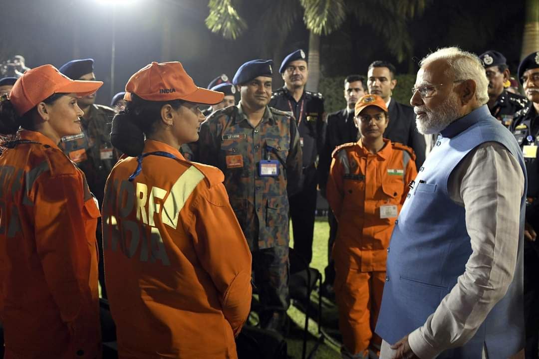 vikas_kr_gupta's tweet photo. Glimpses from the interaction with the human assistance and disaster relief personnel who were a part of #OPERATION_DOST https://t.co/ijkFtZdLUt