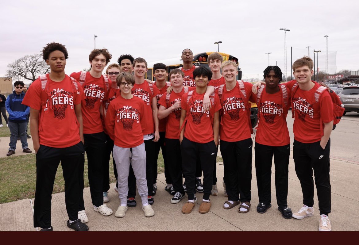 BeltonTigerBB's tweet photo. Tigers fall short tonight in the Area Round

#BeltonHoops 47
Pfl. Connally 57

Always hard when a season ends. Ton to be proud of with these kids

27-9 overall 
1st playoff win 19 years. 
56-15 last 2 years
#WhoBesidesUS

@KDHsports @BeltonHS @BeltonISD @BeltonISDAth @hoopinsider https://t.co/mZUuaRTOeL