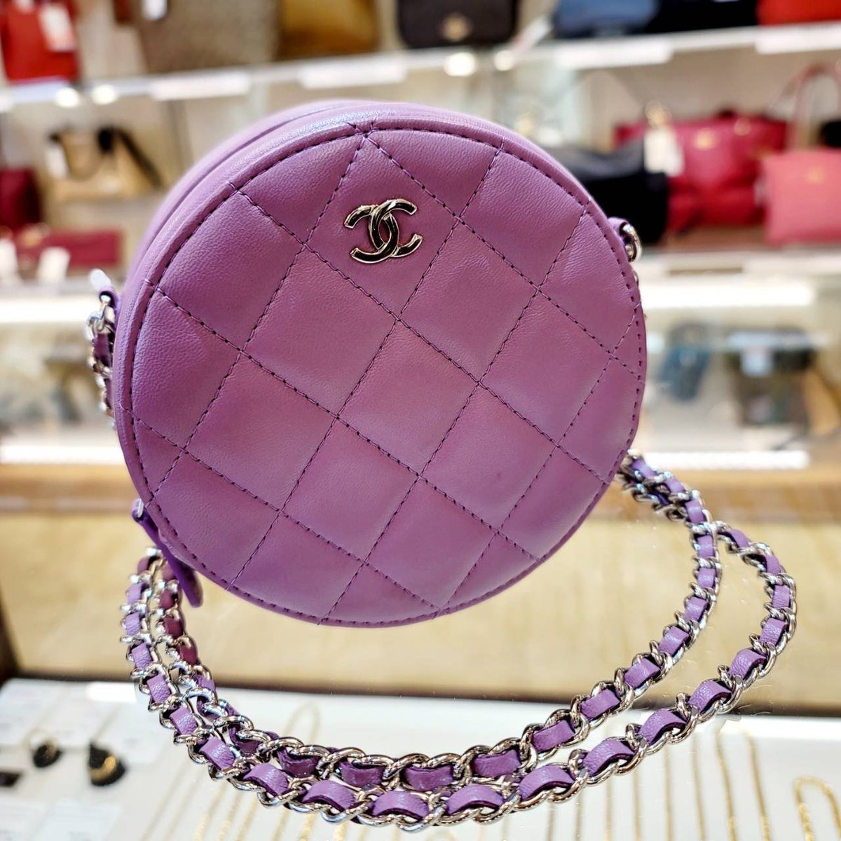 🎀こんにちは🎀
シャネルチェーンショルダー買取しました。