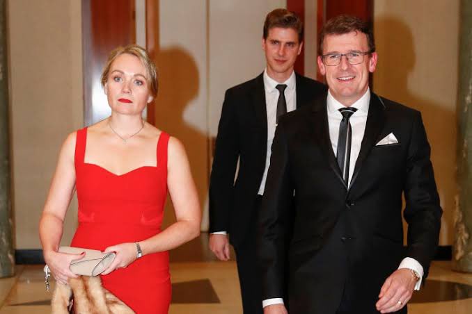 madameshawshank's tweet photo. @LaurieKidd01 @LlJuju2022 #AlanTudge 
#RachelleMiller
#SimonBenson

#Robodebt 

#RobodebtRC 

#MurdochGutterMedia 
#MurdochRoyalCommission https://t.co/t2CR9RLfkg