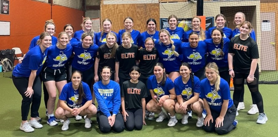 TE_AR_2011's tweet photo. Big thanks to South Dakota State University Softball for taking time to say hi to these girls. Always cool when they get to talk to girls that they look up to. Wish them the best of luck in their game tomorrow and the rest of the season. https://t.co/gCv92AlAXQ