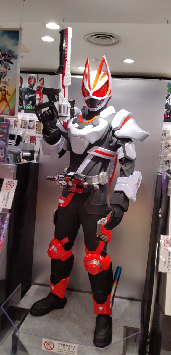 「横浜でガンダムを見た後 即東京駅キャラクターストリートへ行くという弾丸ツアーを敢」|TAKA02のイラスト