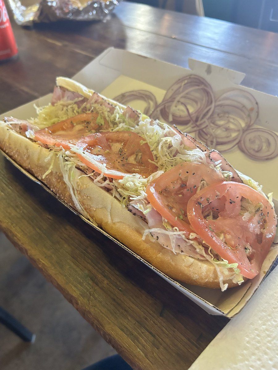 notmaadison's tweet photo. Depressed girls eat fat hoagies https://t.co/O5xaNdDqc9