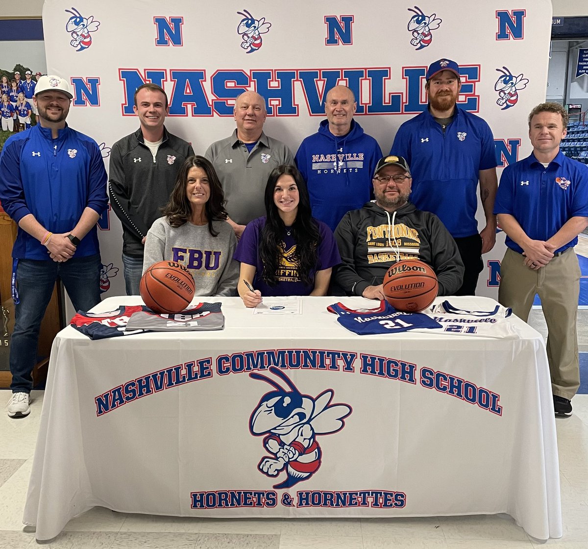 NCHSDIST99AD's tweet photo. Congratulations to @BaylieNewman21 for signing to play basketball @FontbonneU!!! Best of luck with the Griffins!!! 🟦⬜️🟥🏀🏀🏀 #OnceAHornetteAlwaysAHornette #GoBigBlue #HornettePride https://t.co/dpGVAGsORv