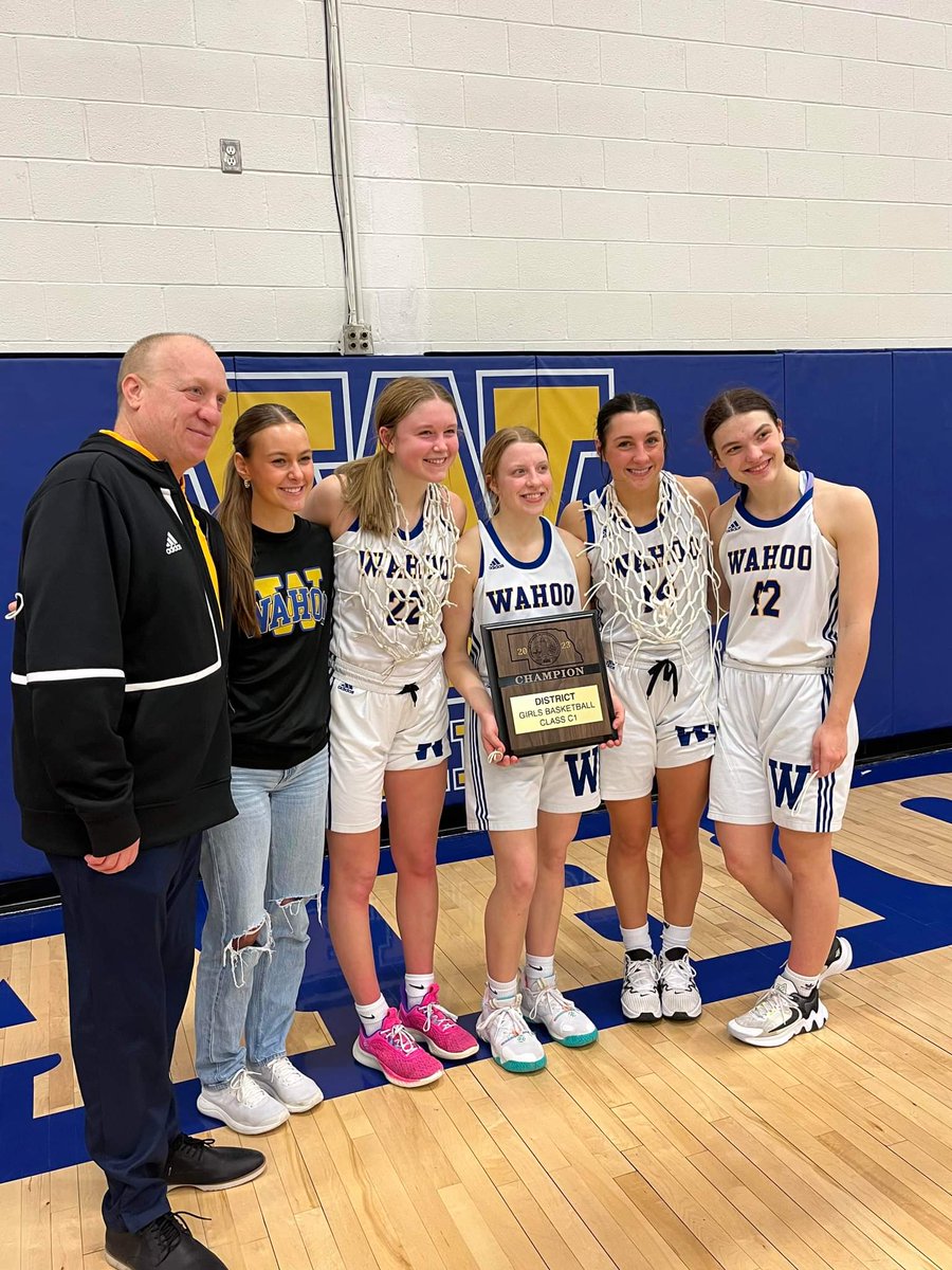 WahooGirlsBBall's tweet photo. Ticket Punched!! Beyond proud of this team! They battled the entire game against a very good Battle Creek team and proved that they deserve to be in Lincoln! Their efforts &amp; desire paired with their talent is what makes this team so special! #GreatDayToBeAWarrior https://t.co/2x4yrHIoKO