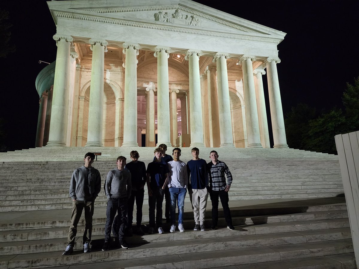 sheltonjsa's tweet photo. Moonlight monument tour 🏛 https://t.co/GiOguwD8KC