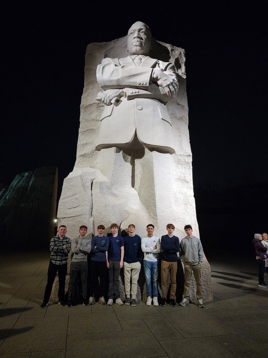 sheltonjsa's tweet photo. Moonlight monument tour 🏛 https://t.co/GiOguwD8KC