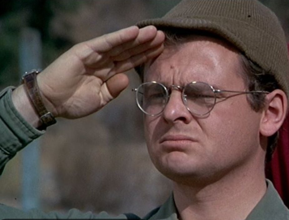 Utahgirl74's tweet photo. This scene gets me every time!😭😢 #MASH #GoodbyeColBlake #RadarOReilly https://t.co/Hr3RajywiL