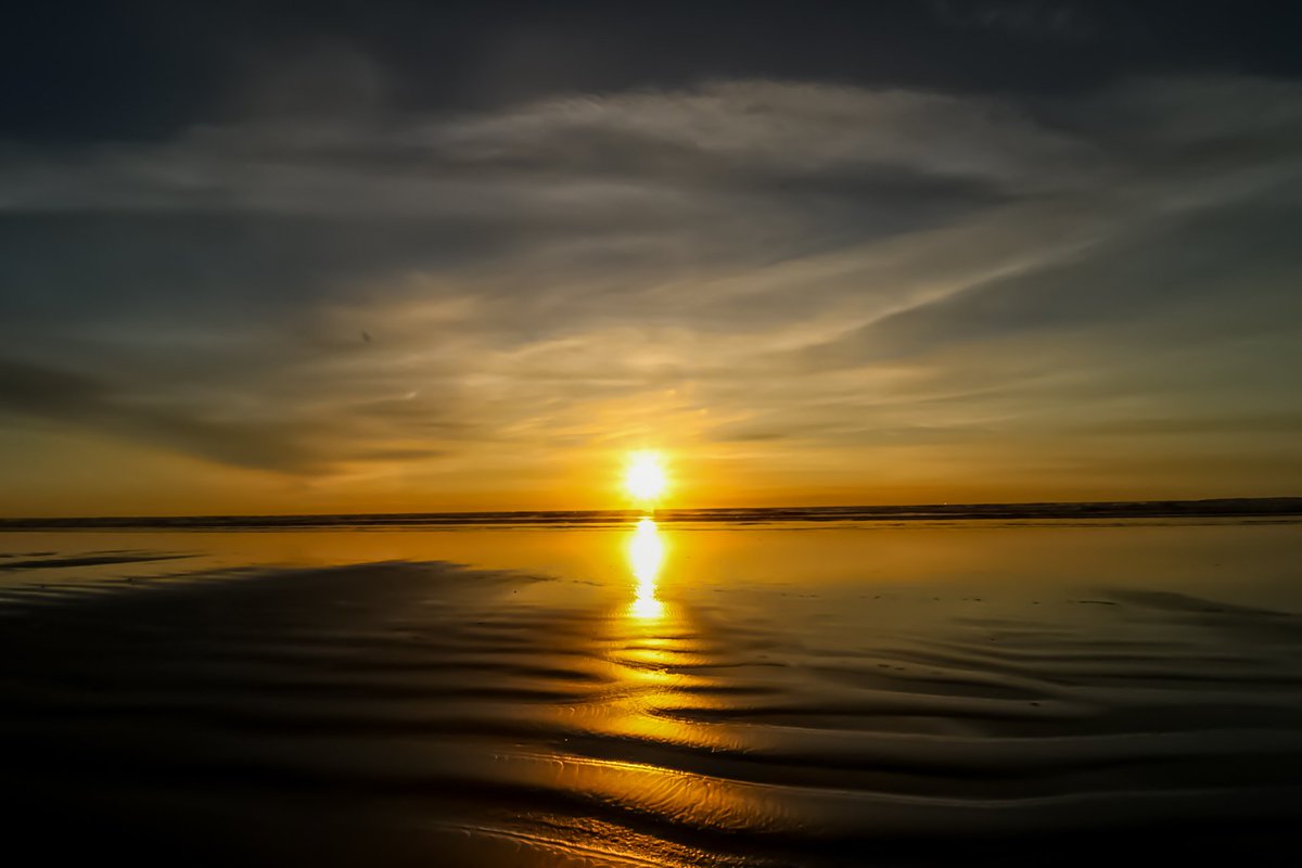 ddurnelljr's tweet photo. Final moments of tonight's sunset #beachlife #Sunsetbeach #sunsetphotography #photography https://t.co/3Lg2iI4Uf0