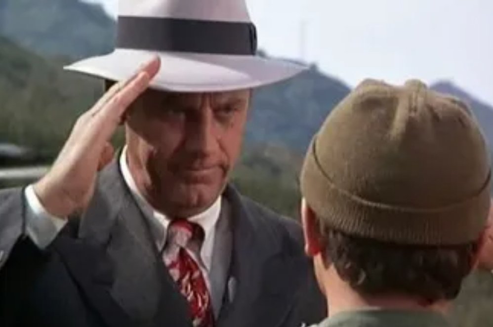 Utahgirl74's tweet photo. This scene gets me every time!😭😢 #MASH #GoodbyeColBlake #RadarOReilly https://t.co/Hr3RajywiL