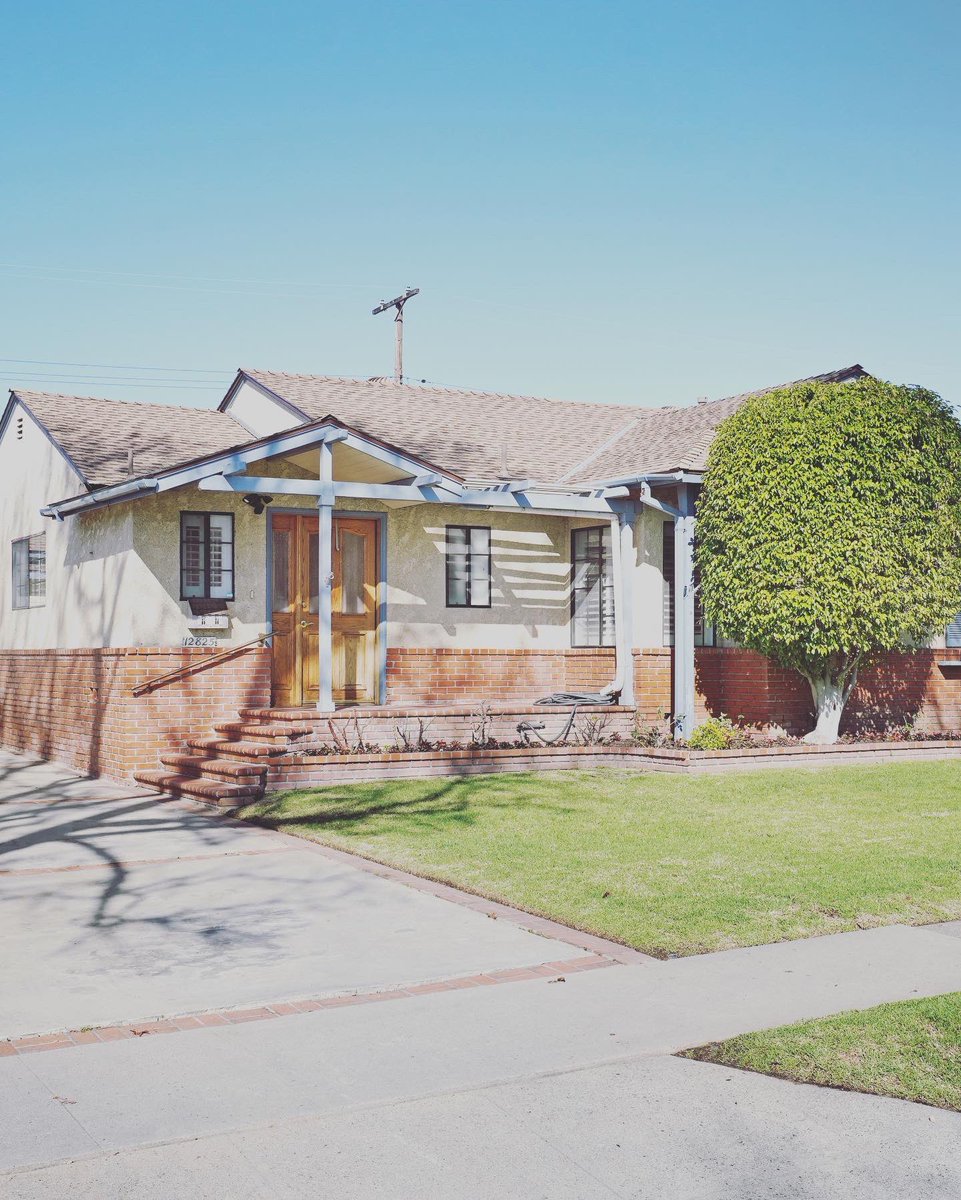carlosfitz's tweet photo. 💎JUST SOLD💎 12825 Stanwood Drive, Mar Vista 🏡 Congratulations to this wonderful ❤️family who trusted me with handling 👋 the sale of their longtime home ⌛️2023 is off to a solid start 🏃with more to come 🏡🏡🇲🇽☘️
#justsold #marvista #stanwood #compass #losangelesrealestate https://t.co/SFlErt1i6j
