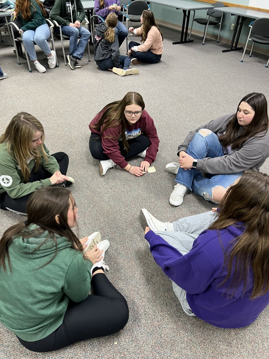 Kansas4H's tweet photo. We are working on communication skills at 4-H Ambassador Training so we can better promote #Kansas4H to new audiences! ππ€π€ https://t.co/wGjNrJj8Zc