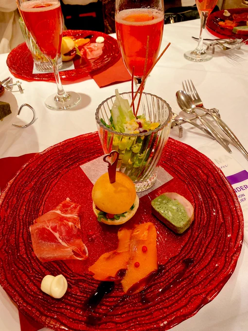 スイーツビュッフェなうです!どれも美味しい! 