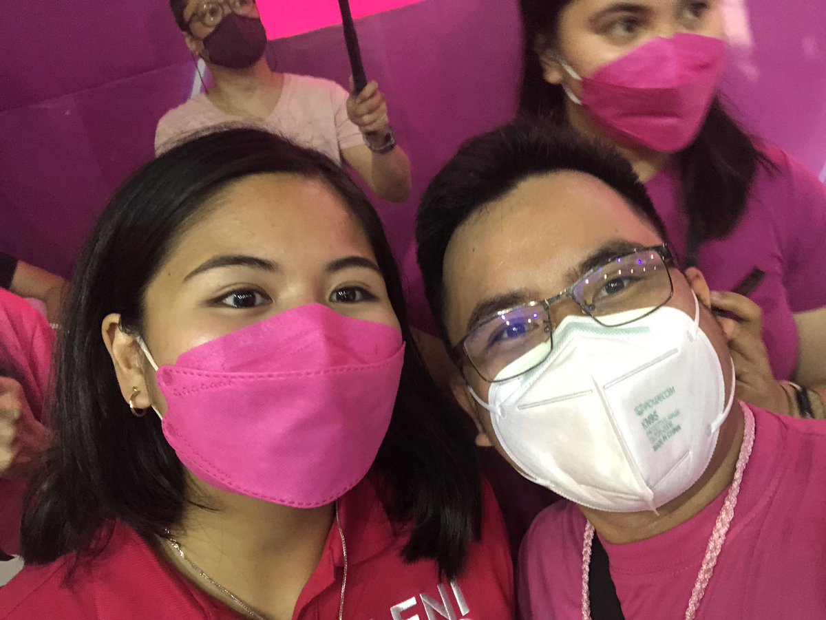 sanderthunder's tweet photo. @_ikelourenze #ILOILOISPINK Keeping up with the Robredos! 💖💖💖💖💖💖 Last year, I felt so much hope!!! 🥹✨ https://t.co/DZC62HG2W3