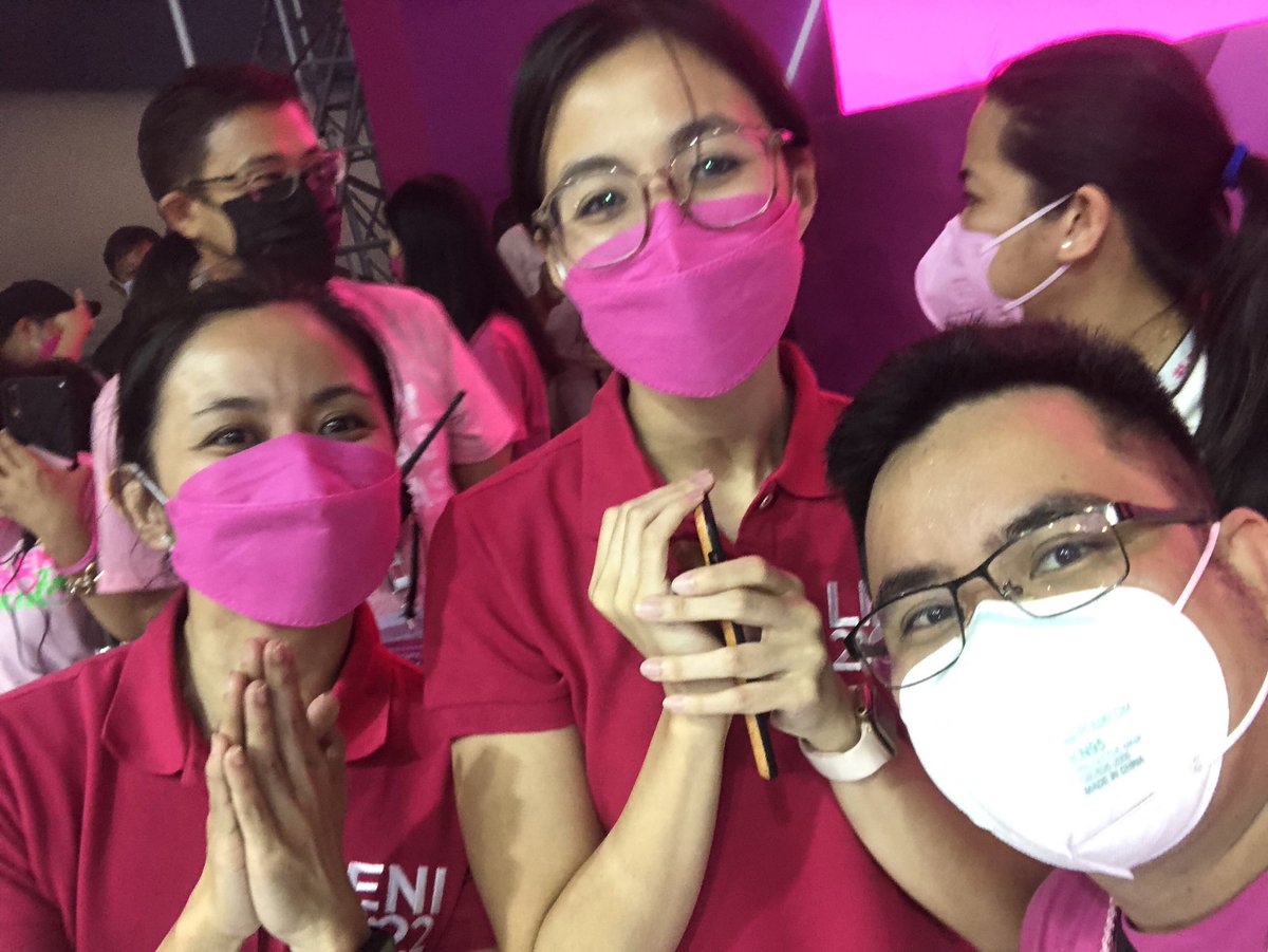 sanderthunder's tweet photo. @_ikelourenze #ILOILOISPINK Keeping up with the Robredos! 💖💖💖💖💖💖 Last year, I felt so much hope!!! 🥹✨ https://t.co/DZC62HG2W3