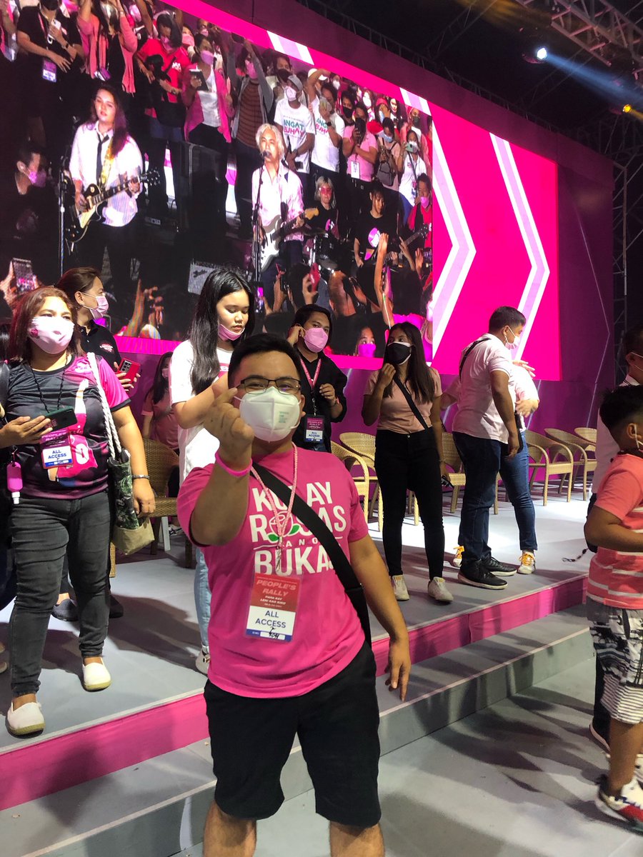 sanderthunder's tweet photo. @_ikelourenze #ILOILOISPINK Keeping up with the Robredos! 💖💖💖💖💖💖 Last year, I felt so much hope!!! 🥹✨ https://t.co/DZC62HG2W3