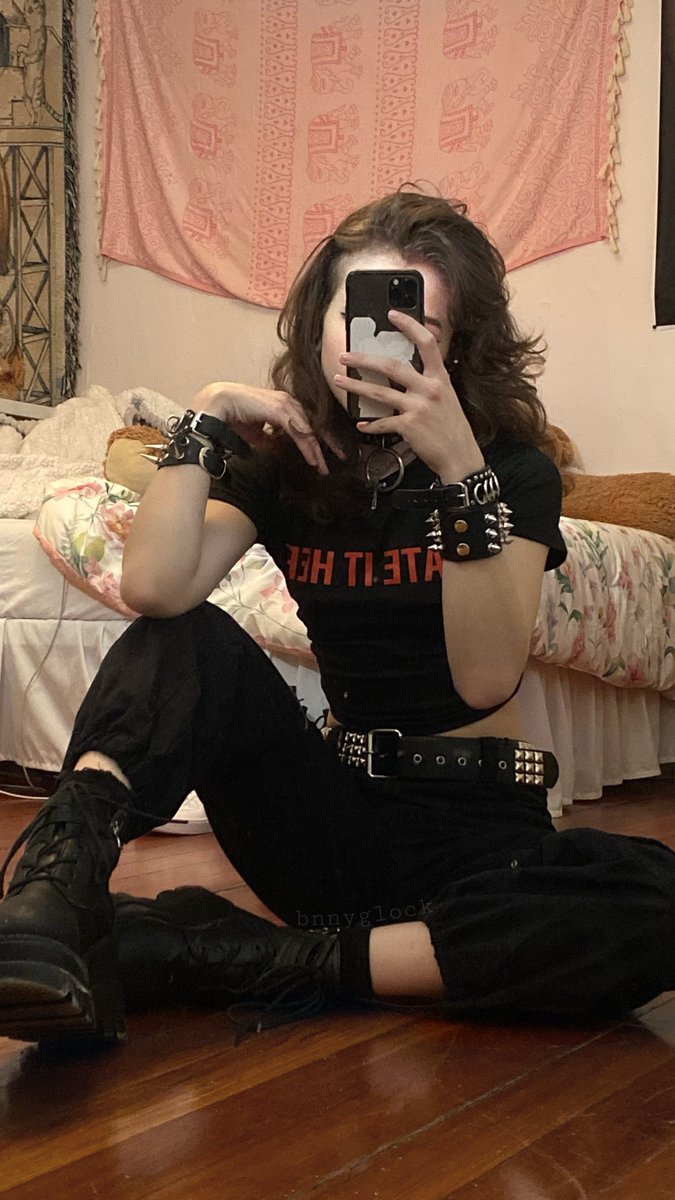 mel (୨୧•͈ᴗ•͈) *♡ top 1 fansly on Twitter "emo girl pink room part two"