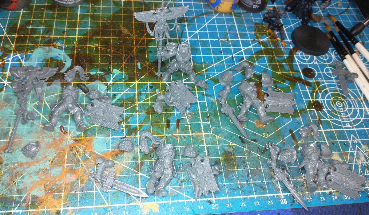 soon_rook's tweet photo. #hobbystreak day 19- subassemblies ready for priming! Going to finish termy on stream tomorrow #WarhammerCommunity #warhammer40k #miniature #miniatures #minis #custodes https://t.co/q4hrFDliwA