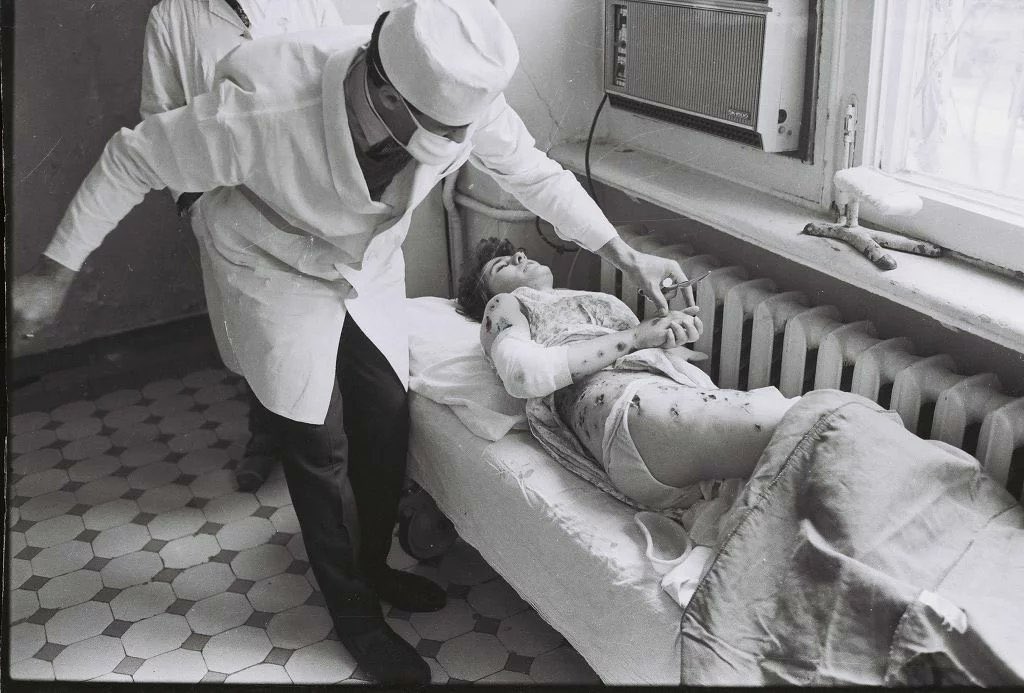 KMV229's tweet photo. My eyes, they are burning.Please!! My eyes are burning!

#Armenians  burned her eyes with cigarette buds. When Azerbaijani civilian was brought to #Aghdam  the 🚬 buds were sticking out from her eyes.  #Khojaly #ArmenianWarCrimes #ArmenianAggression #Armenia  #KhojalyGenocide https://t.co/zpCpAOlRX7