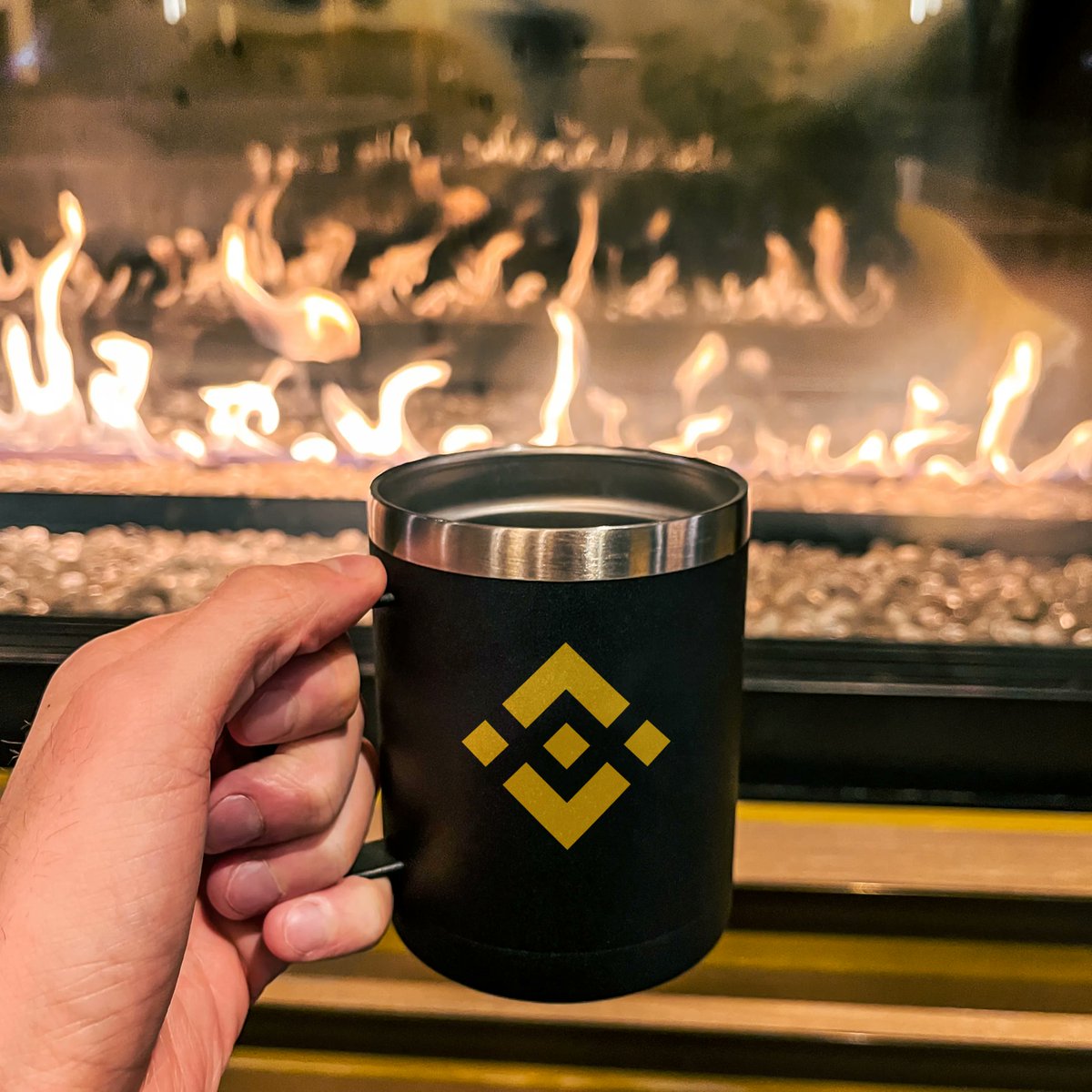 binance's tweet photo. GM https://t.co/KmvluCtWNM