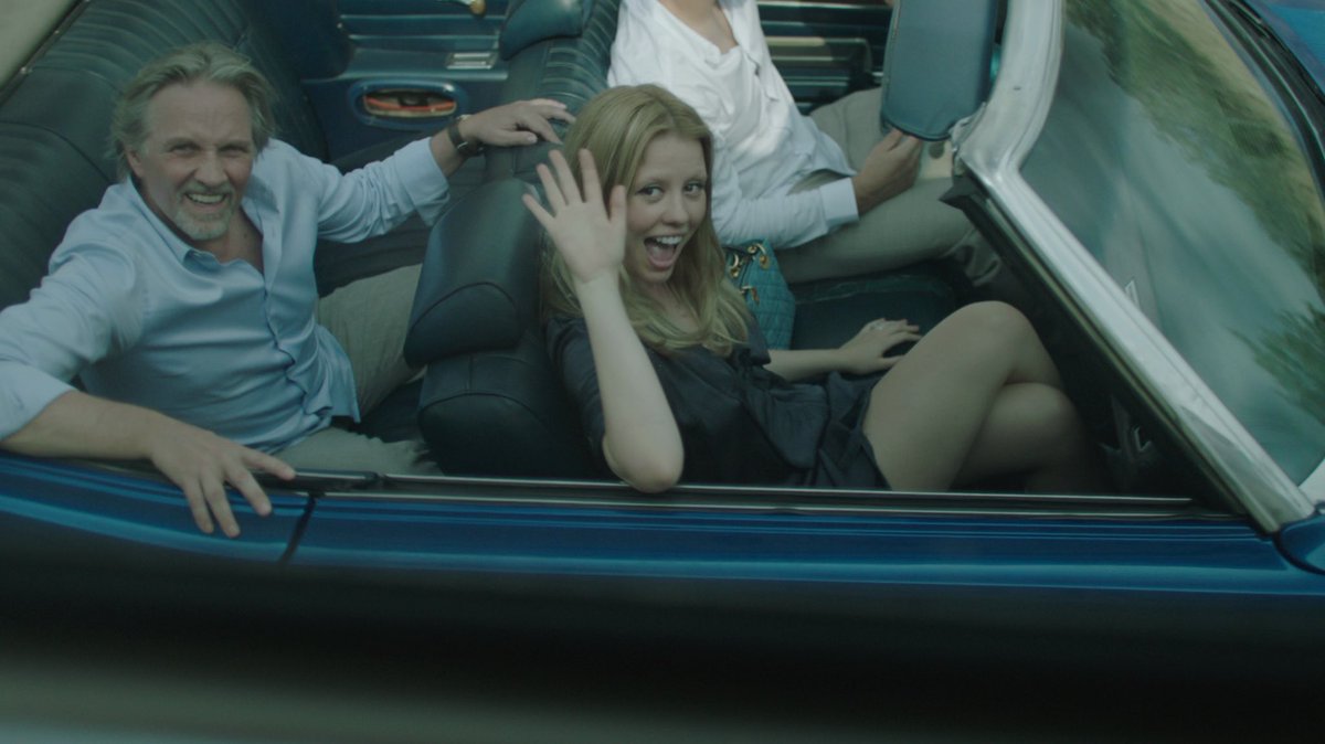 sexydeadite's tweet photo. me high as fuck in the wendy’s drive thru https://t.co/uodFGd9aLn