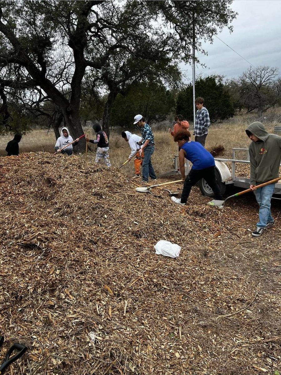 ellenpatty5's tweet photo. Today Falls Career HighSchool accomplished a lot for the Phoenix Center trail project. Mulched trails, painted rocks with positive messages. #rickedwardsdayofservice @fierrojennifer @FCHS_Principal @MarbleFallsISD @MarbleFallsISD #PhoenixCenter https://t.co/1tCf6JKcex