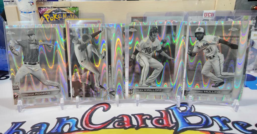 UrbanCardBreaks's tweet photo. The miscuts keep coming! 2022 Topps Sonic! Making the wall!!! @Topps #Topps https://t.co/Hn5om6xO7U