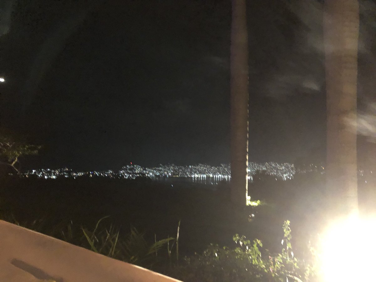 luca4mex's tweet photo. @javimax Justo estoy en Acapulco https://t.co/FAkEV7XUsF