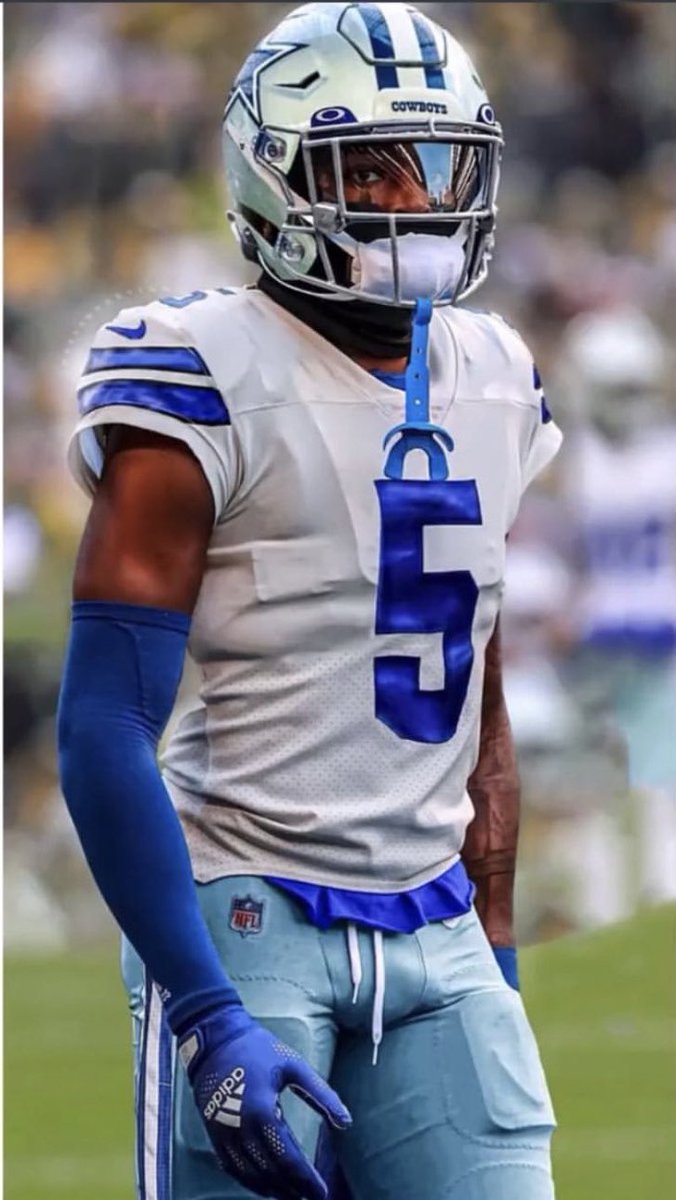 MadddLionnn's tweet photo. In the 2016 NFL draft I wanted DAL to Draft Jalen Ramsey in
RD 1 instead of  Ezekiel Elliott &amp; then come back in RD 2 &amp; select Derrick Henry &amp; behind the Travis Frederick OL DAL would have obliterated opposing Defenses. DAL would have never had to deal with Zeke Shenanigans! https://t.co/xSD9MvyQup