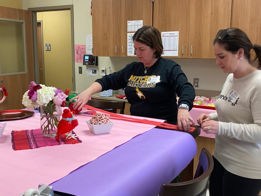 PISD_Mitchell's tweet photo. The Mitchell staff appreciates the Kindness shown by our PTA, the treats hit the spot and we value our communities support. #PTA💪 #mitchellrocks #kindnessrocks https://t.co/EisMpkkFas