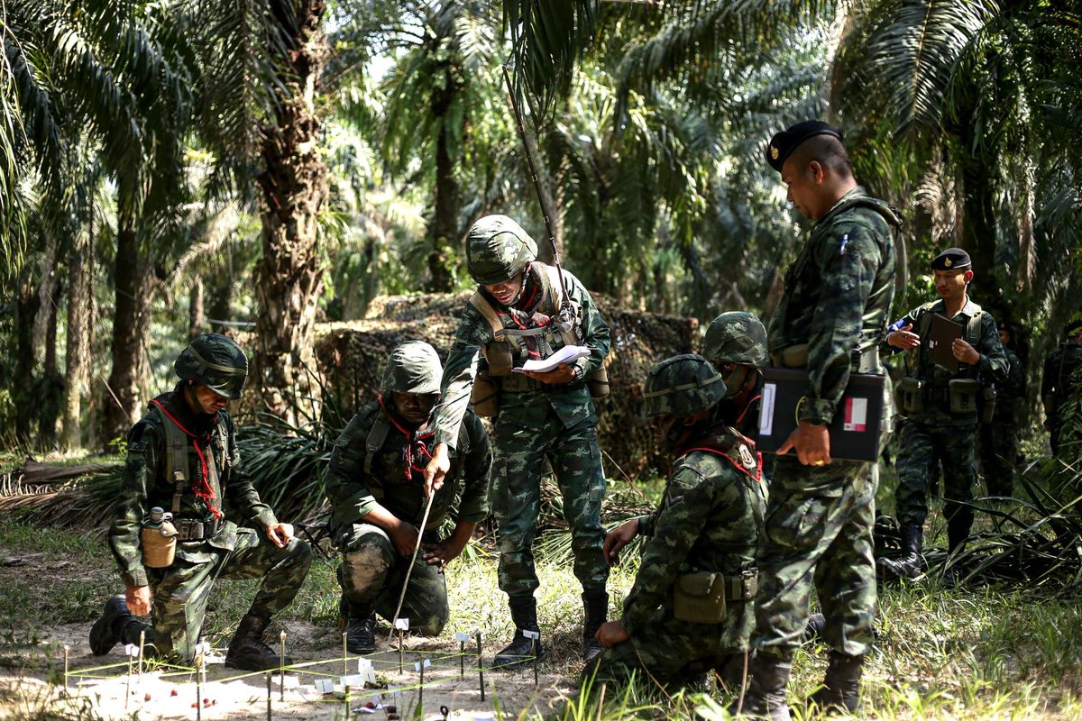 Infantry1000_2's tweet photo. "การฝึกและตรวจสอบเป็นหน่วยกองร้อย (นอกที่ตั้ง) ประจำปี 2566"
  📌 ควบคุมและประเมินผล ร.15 พัน.2 ในภารกิจการเข้าตีในเวลากลางคืน ตั้งแต่การออกคำสั่งยุทธการ การซักซ้อมการปฏิบัติในภูมิประเทศจำลอง ณ พื้นที่การฝึก อ.คลองท่อม จว.ก.บ.

#ศูนย์ประชาสัมพันธ์กองพันทหารราบที่2กรมทหารราบที่15 https://t.co/IhqMI2tOgu
