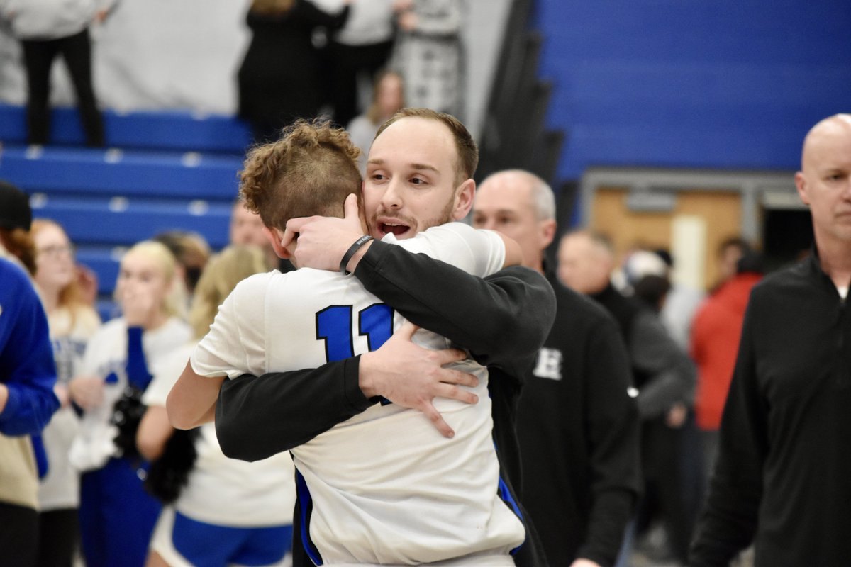 HarcoSportsGuy's tweet photo. Big first year for @AaronFoldi with @HCBoysHoops. Sectional title to go along with @buckeye_8 crown. 

Faces say it all! 

Community packed the place to capacity tonight. 

Congratulations to our student-athletes! https://t.co/YQnIPnjGbE