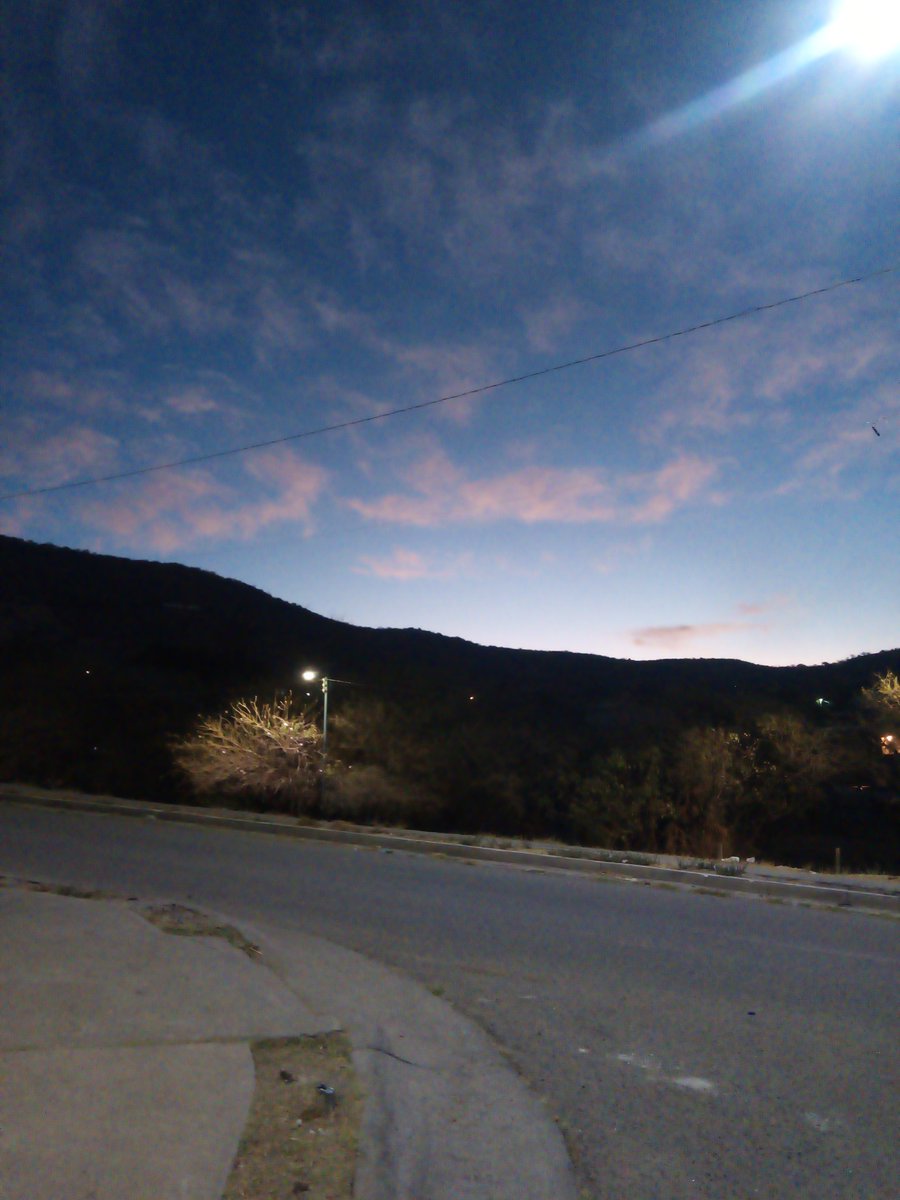 JoseHer19149626's tweet image. Hola mis 12 k de la tarde noche
2 Min. 40 Seg de #plankchallenge
120 lagartijas
10 sentadillas 😢
Hoy no salió mishka 😉🤣
#Reto50k #Reto2023kms @flakushis @CorroAMiPaso @ManicomioRunner  @SumandoKMx  @MeEncantaCorrer  @YogaWithCriss