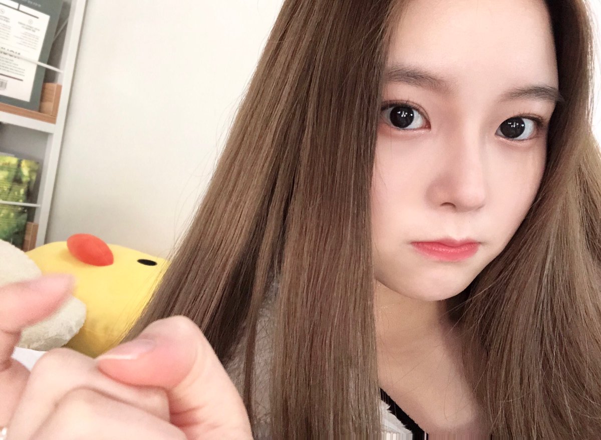 dohyunacc's tweet photo. she has the most beautiful boba tea eyes in the world https://t.co/iDzyBu1goy