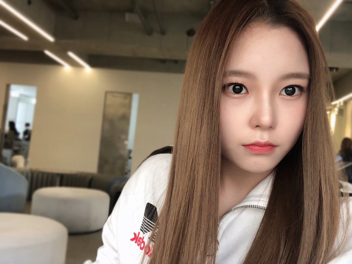 dohyunacc's tweet photo. she has the most beautiful boba tea eyes in the world https://t.co/iDzyBu1goy