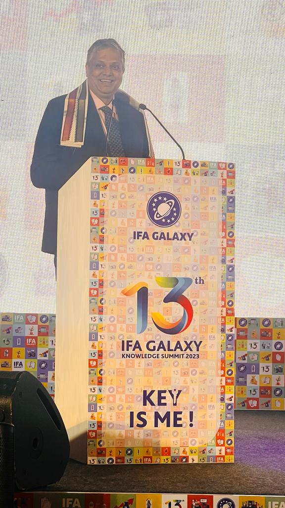 MFDGalaxy's tweet photo. A few insights from Mr S Naren, ED &amp; CIO, ICICI Prudential MF
+ Asset Allocation is very important
+ Index funds have no brains
+ SIP : Move to asset allocation products after accumulation 
@ICICIPruMF @invest_mutual #keyisme #IFAGalaxy https://t.co/RWTGUJ2U0G