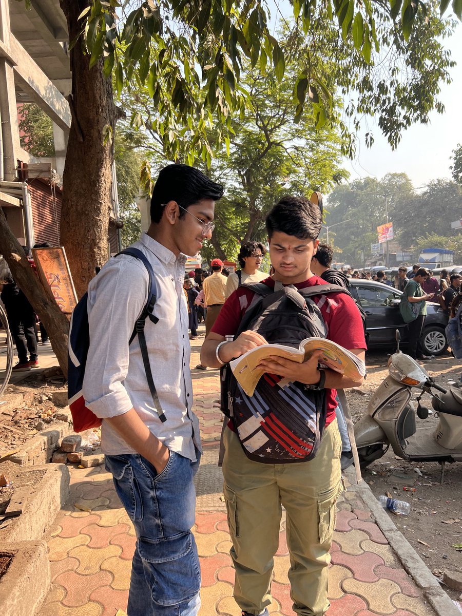 swatidTOI's tweet photo. XIIth board exam. #HSCStudents wait and do last minute brush up for a paper today in #Mumbai https://t.co/6yz2q6qKVe