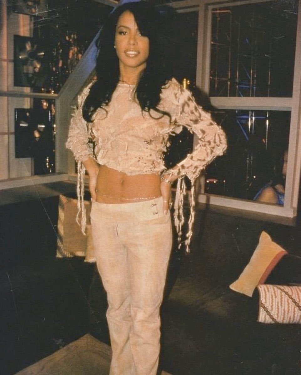 ROMEONOJULlET's tweet photo. Here she is after the performance https://t.co/AejLe1EgAe