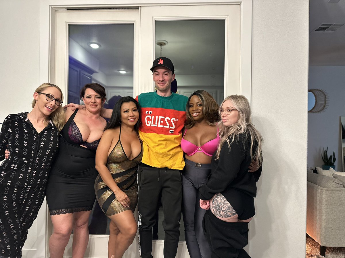 Krystal Davis on Twitter: "When a group of sexy people get together