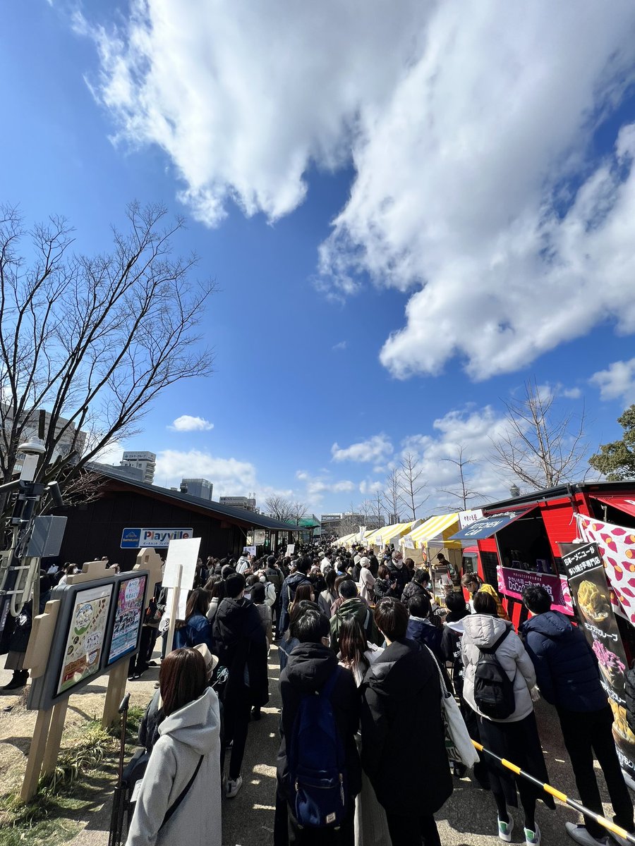 埼玉スーパーアリーナを通り越して4段階焼きやきいもと焼き芋サンドとスイートポテトを引っさげ大阪、天王寺まで。
凄まじい人の出です。嬉しいですが、皆様お気をつけて。
