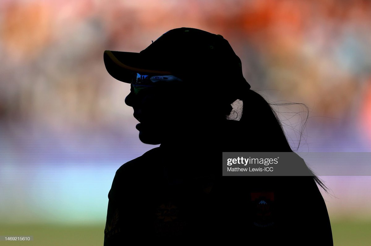 a_upendran11's tweet photo. SA didn’t get everything right, but when it mattered most, the squad stepped up - for themselves, for their families, for their country. This group is special. This team is incredible. And their leader is stepping out of the shadows…
#SkipperSune #T20WorldCup #SaffaPower https://t.co/ReA0M4GTYd