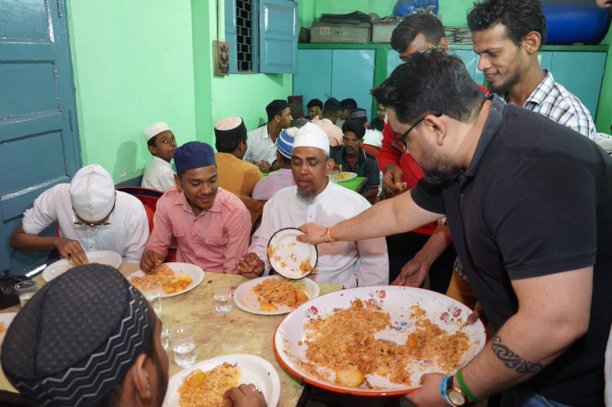 RijuDutta_84's tweet photo. “Khwaja Baba Ka Bhandara” org. by the youth of Belgachia, Ward No. 3, KMC.
The @AITCofficial under the leadership of Ms. @MamataOfficial &amp; Sh. @abhishekaitc believes in service to humanity, secularism &amp; inclusive politics for our people.
জয় বাংলা 🙏🏻 https://t.co/XSZdjloyVp