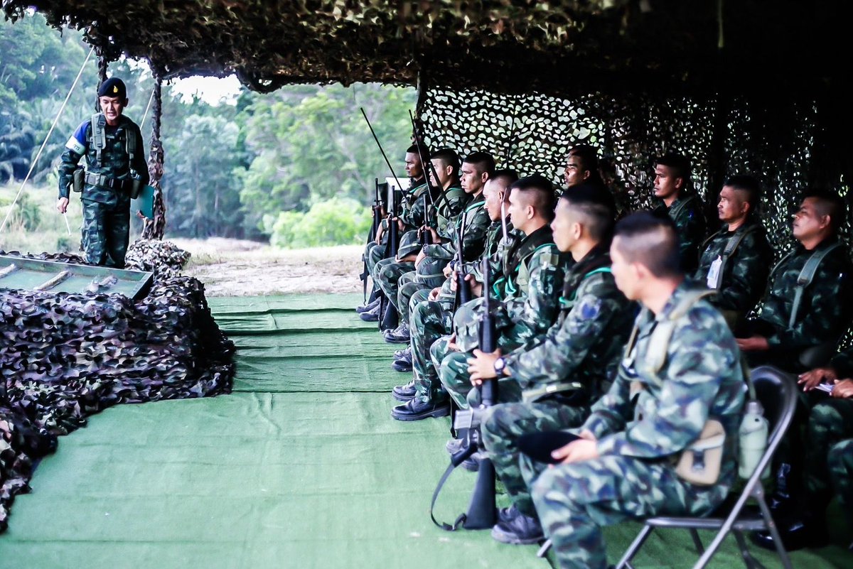 Infantry1000_2's tweet photo. ร.15 พัน.2 การฝึกและตรวจสอบเป็นหน่วยกองร้อยประจำปี 2566
📌กรรมการสถานนีเข้าตีด้วยกระสุนจริง ให้คำสั่งยุทธการแก่ ร้อย.ตส.ที่ 2 (ร.15 พัน.2) ในการนำหน่วยเข้าตียึดที่หมาย ณ สถานีการเข้าตีด้วยกระสุนจริง ร.15 พัน.1 อ.คลองท่อม จว.ก.บ.
#ศูนย์ประชาสัมพันธ์กองพันทหารราบที่2กรมทหารราบที่15 https://t.co/HQ0oqb1J2u