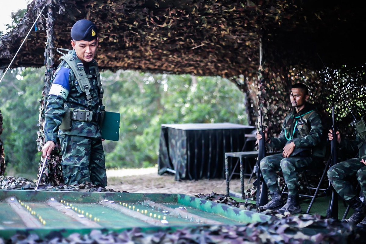 Infantry1000_2's tweet photo. ร.15 พัน.2 การฝึกและตรวจสอบเป็นหน่วยกองร้อยประจำปี 2566
📌กรรมการสถานนีเข้าตีด้วยกระสุนจริง ให้คำสั่งยุทธการแก่ ร้อย.ตส.ที่ 2 (ร.15 พัน.2) ในการนำหน่วยเข้าตียึดที่หมาย ณ สถานีการเข้าตีด้วยกระสุนจริง ร.15 พัน.1 อ.คลองท่อม จว.ก.บ.
#ศูนย์ประชาสัมพันธ์กองพันทหารราบที่2กรมทหารราบที่15 https://t.co/HQ0oqb1J2u