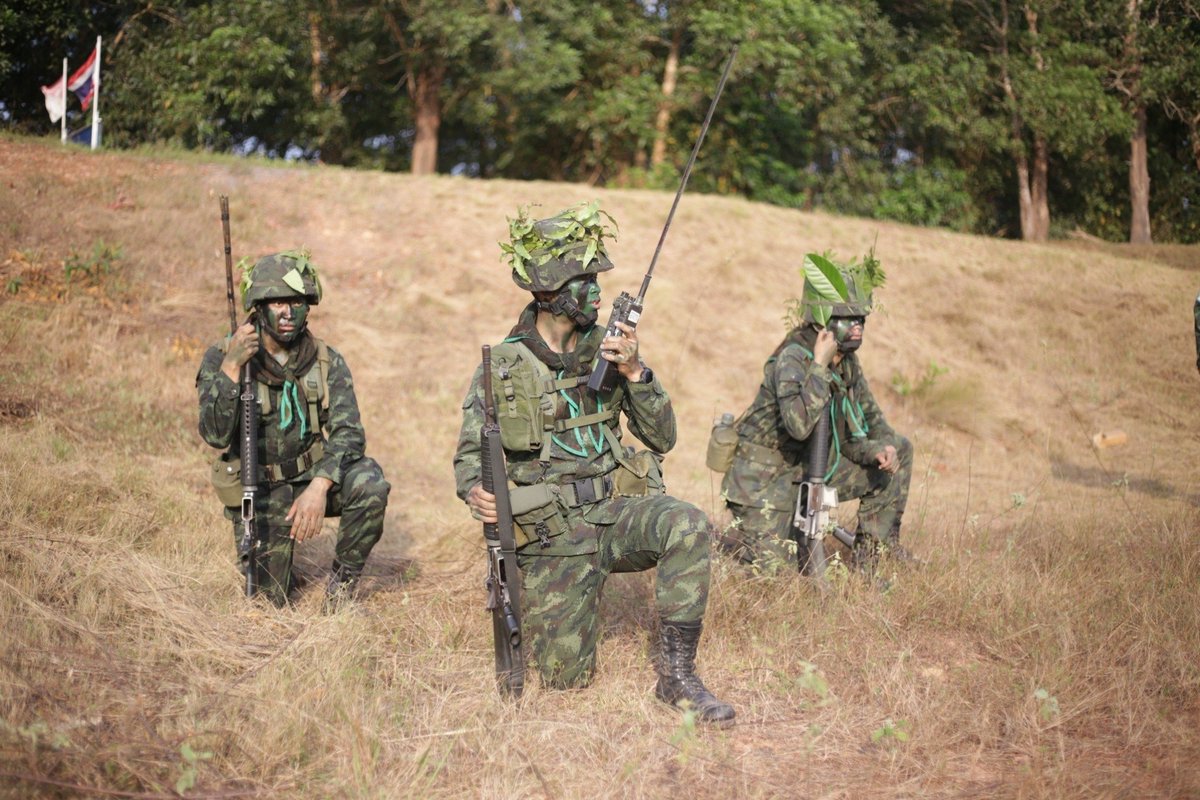 Infantry1000_2's tweet photo. ร.15 พัน.2 การฝึกและตรวจสอบเป็นหน่วยกองร้อยประจำปี 2566
📌กรรมการสถานนีเข้าตีด้วยกระสุนจริง ให้คำสั่งยุทธการแก่ ร้อย.ตส.ที่ 2 (ร.15 พัน.2) ในการนำหน่วยเข้าตียึดที่หมาย ณ สถานีการเข้าตีด้วยกระสุนจริง ร.15 พัน.1 อ.คลองท่อม จว.ก.บ.
#ศูนย์ประชาสัมพันธ์กองพันทหารราบที่2กรมทหารราบที่15 https://t.co/HQ0oqb1J2u