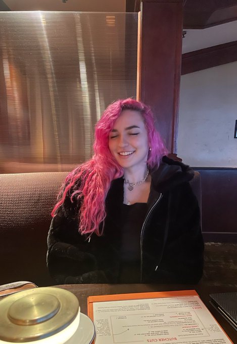 here&rsquo;s to 26! 💗 https://t.co/nNZpdY0eur